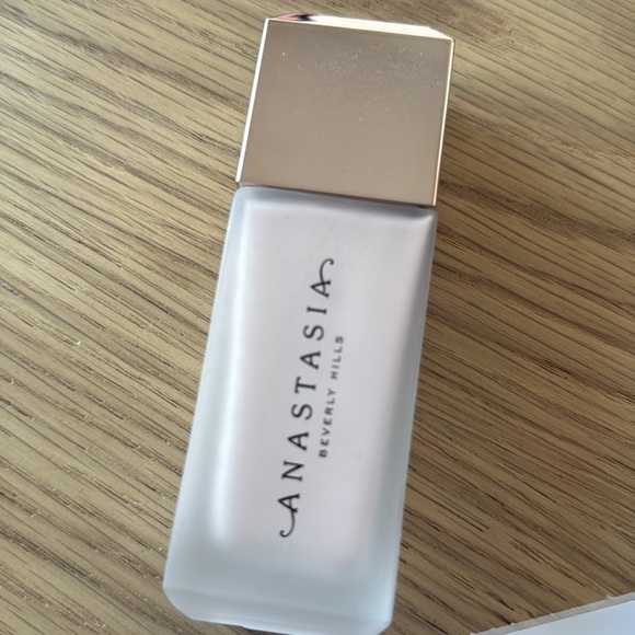 ANASTASIA BEVERLY HILLS IMPECCABLE BLURRING FOUNDATION - OON - Picture 5 of 6